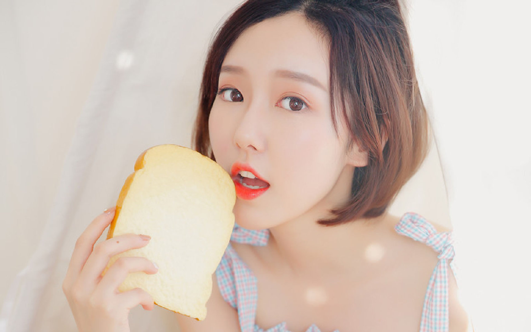 国足中场配合默契，创造力持续提升，中国足球配合