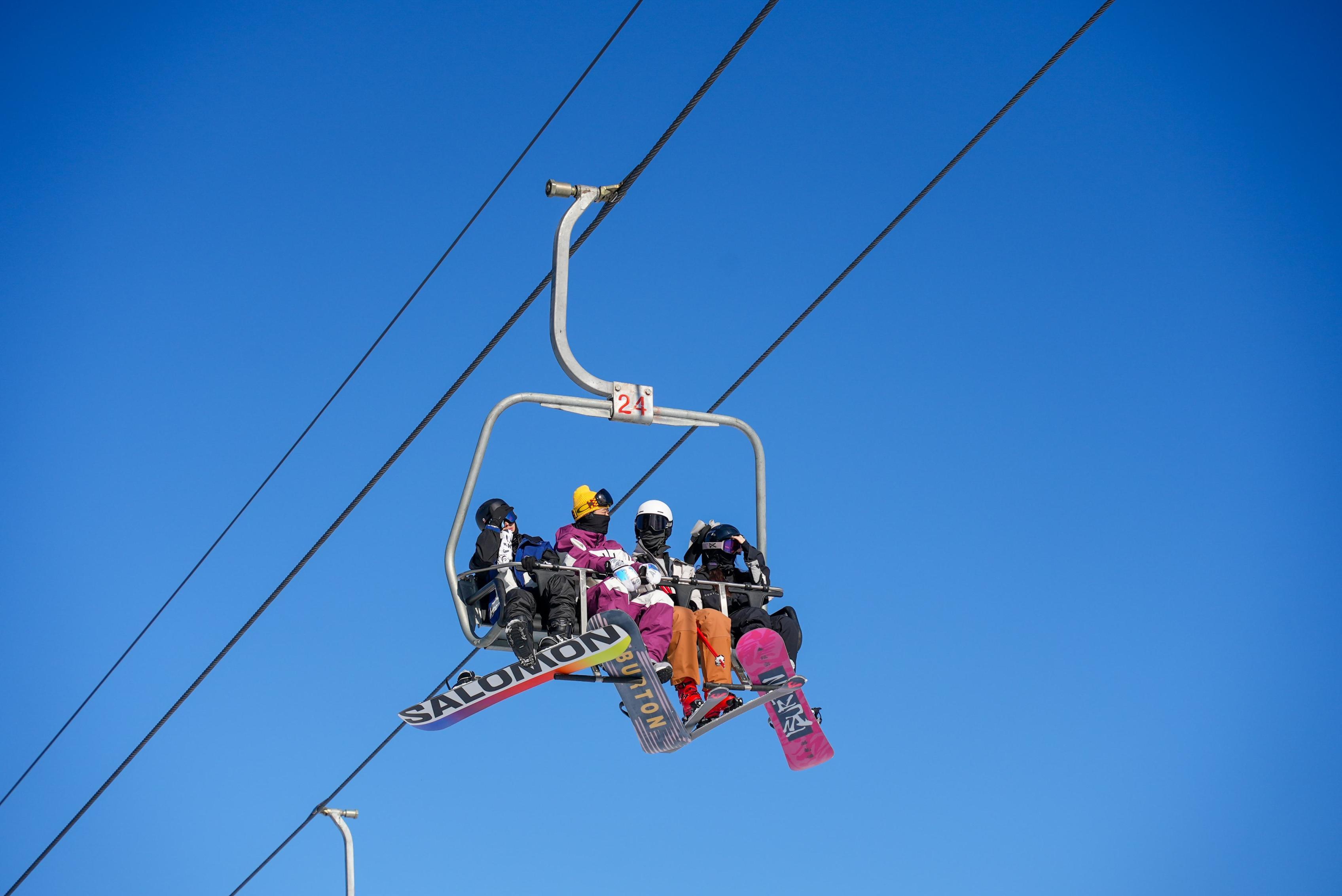 开云体育:冰雪运动的普及工作，如何吸引新一代参与者的简单介绍